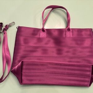 Harveys plum medium streamline tote